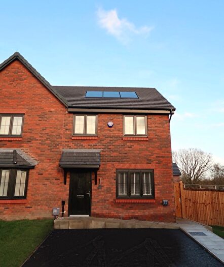 3 Bedroom Semi Detached House To Rent In Tyldesley, Manchester, M28