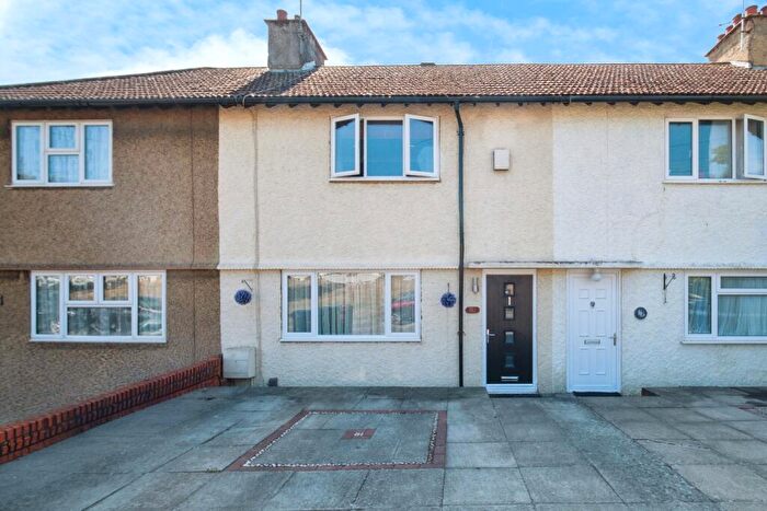 3 Bedroom Terraced House For Sale In Keith Lucas Road, Farnborough, GU14