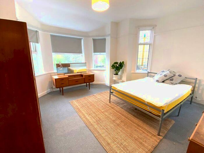 2 Bedroom Flat To Rent In Wood Road, Manchester, M16