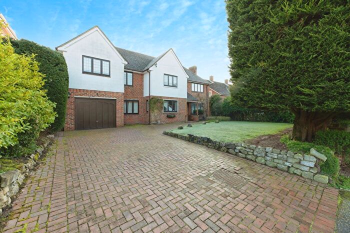 5 Bedroom Detached House To Rent In Oak Road, Cobham, KT11