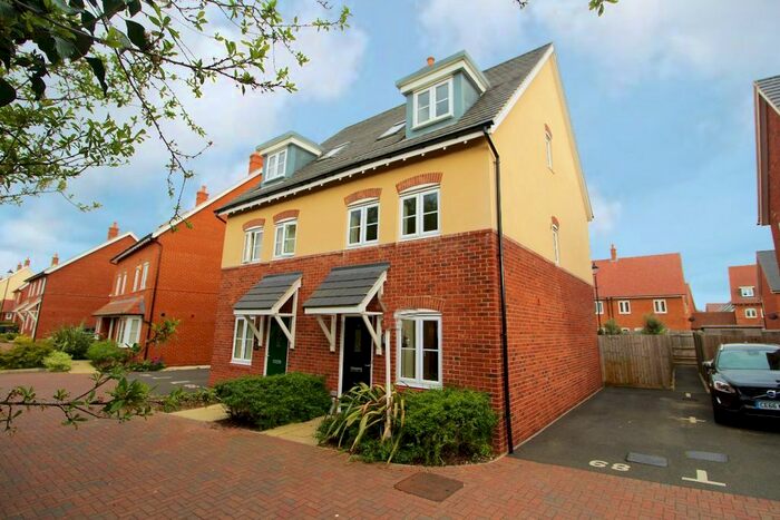 4 Bedroom Semi-Detached House To Rent In Hilton Close, Kempston, MK42