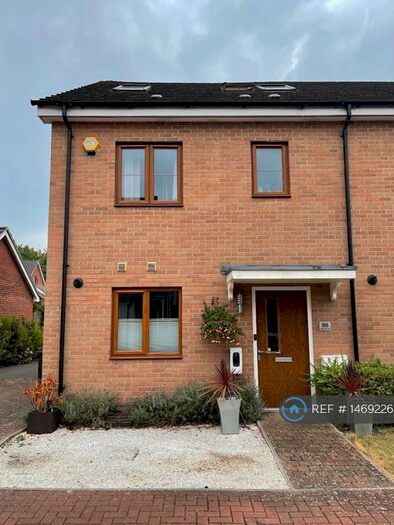 4 Bedroom Terraced House To Rent In Highpath Way, Basingstoke, RG24