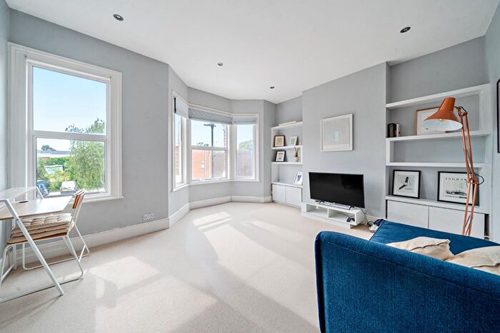 1 Bedroom Flat For Sale In Layton Road, Brentford, TW8