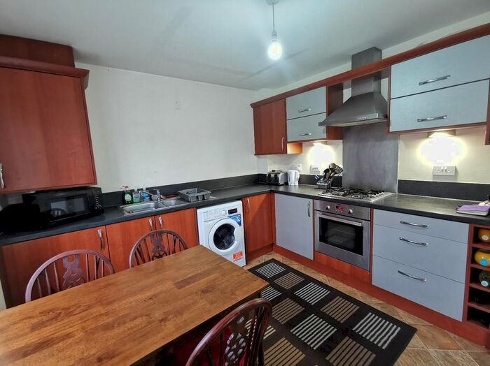 2 Bedroom Flat To Rent In Temple Court, Wakefield, West Yorkshire, WF1