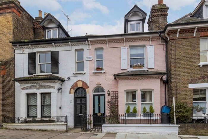 3 Bedroom Property To Rent In The Vineyard, Richmond, TW10