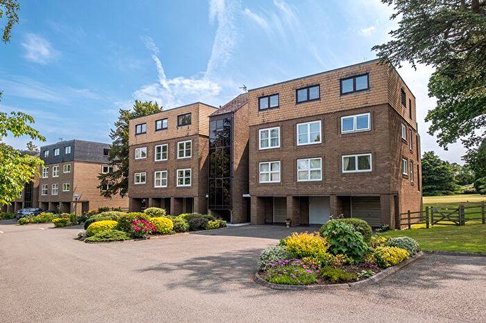 2 Bedroom Flat For Sale In Lakeside, Little Aston, Sutton Coldfield, B74