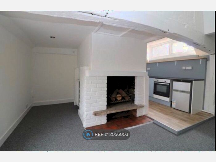 1 Bedroom Flat To Rent In West Street, Dorking, RH4
