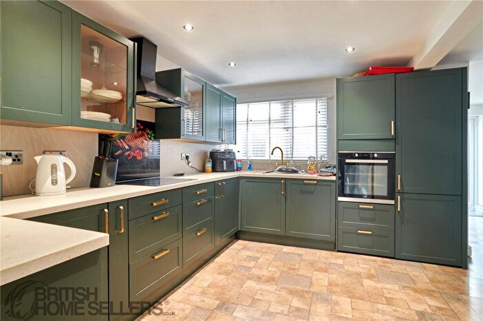 3 Bedroom End Of Terrace House For Sale In Home Farm, Highworth, Swindon, Wiltshire, SN6