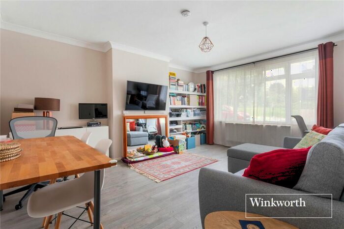 1 Bedroom Apartment For Sale In Basing Way, Finchley, London, N3