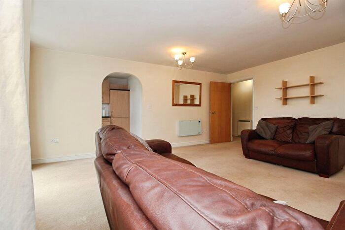 2 Bedroom Flat For Sale In Constable Drive, Ossett, WF5