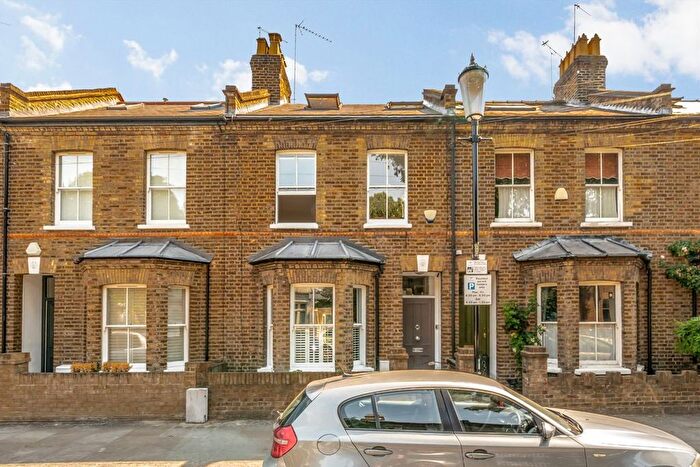 3 Bedroom Property To Rent In Treadgold Street, Notting Hill, W11