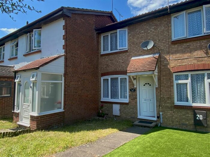 2 Bedroom Property To Rent In Siskin Close, Borehamwood, WD6