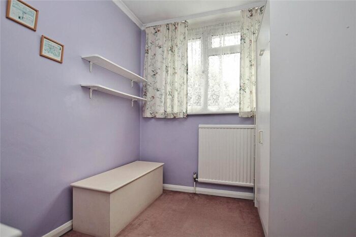 3 Bedroom Terraced House For Sale In Hazelwood Road, Knaphill, Woking, Surrey, GU21