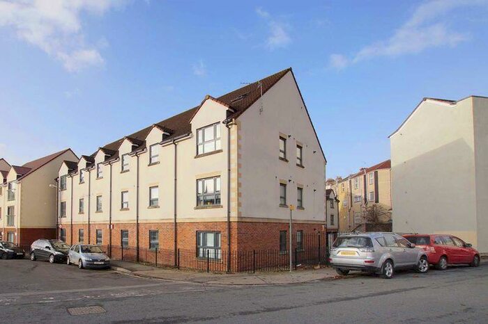 3 Bedroom Flat To Rent In Ducie Road, Lawrence Hill, Bristol, BS5