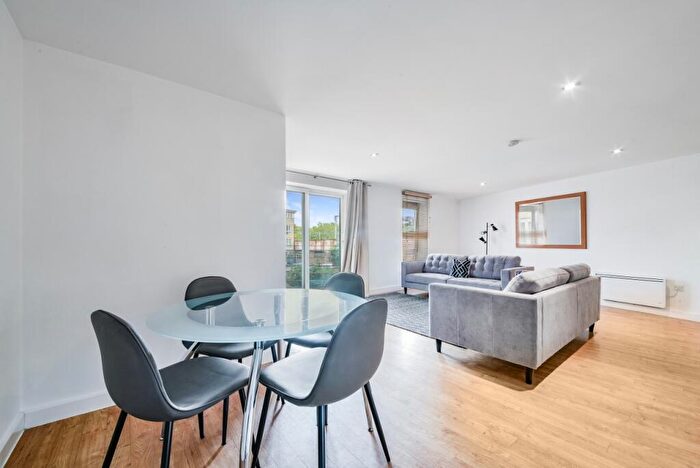 1 Bedroom Flat To Rent In Hereford Road, Bow, London, E3