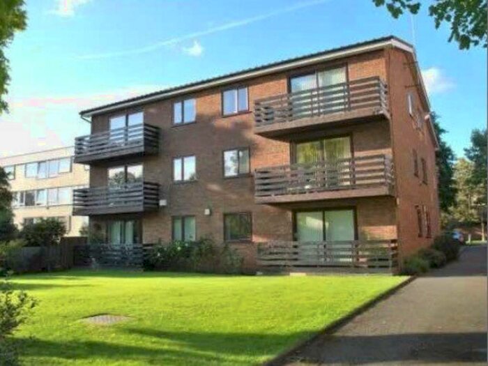 2 Bedroom Apartment To Rent In Glenmore Lodge, Beckenham, BR3
