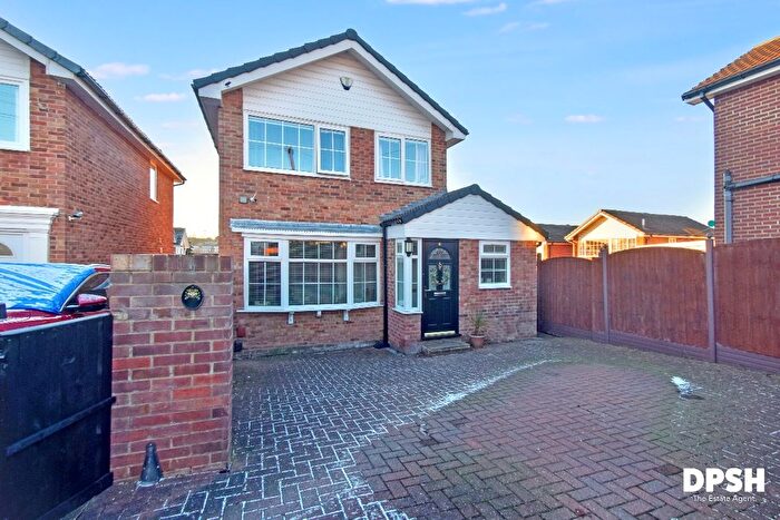 3 Bedroom Detached House For Sale In Cliffe Park Mount, Leeds, LS12