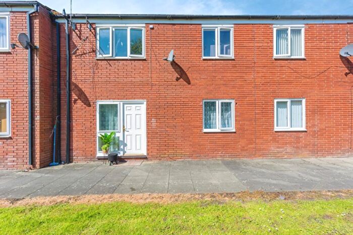1 Bedroom Maisonette For Sale In Grove Close, Manchester, Greater Manchester, M14