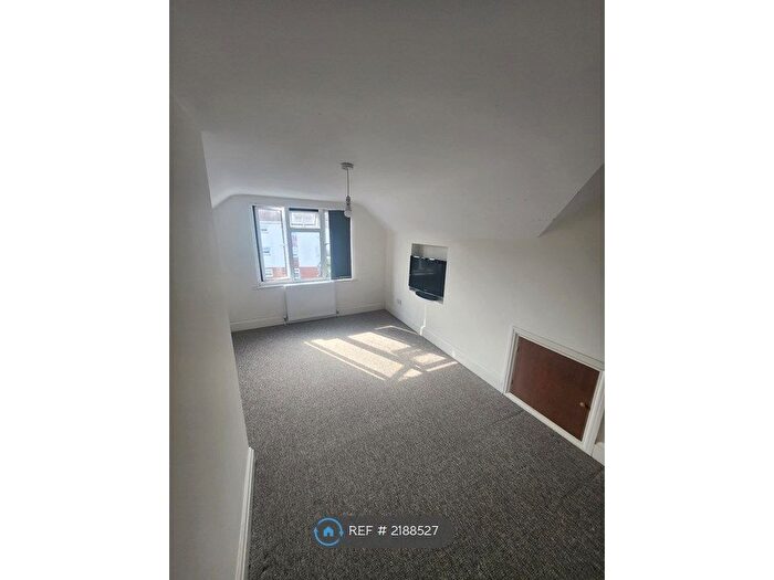 4 Bedroom Maisonette To Rent In Druid Hill, Bristol, BS9