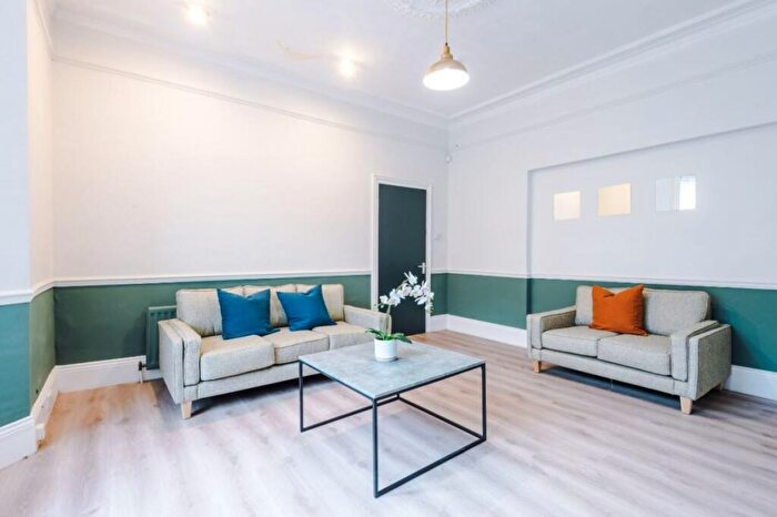 4 Bedroom Terraced House To Rent In Lyndhurst Avenue, Newcastle, NE2