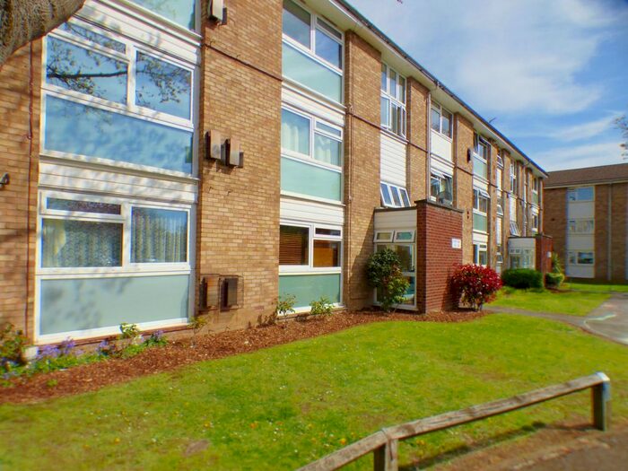 2 Bedroom Flat To Rent In Hope Park, Bromley BR1
