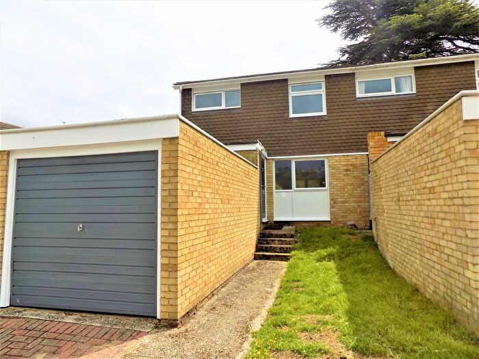 3 Bedroom End Of Terrace House For Sale In Stanton Drive, Fleet, GU51