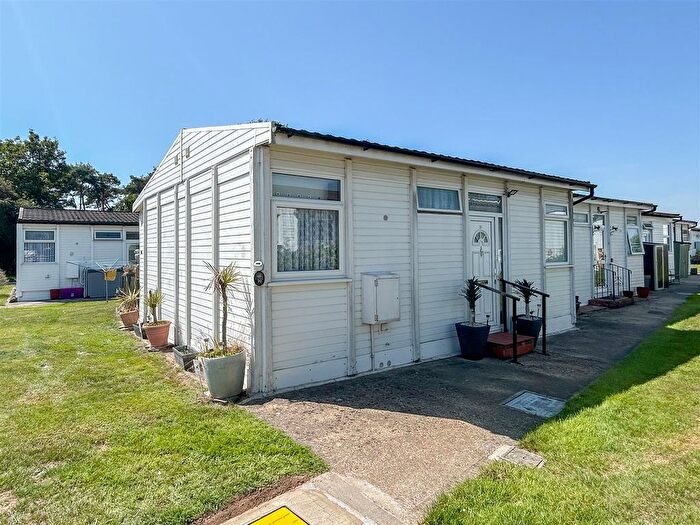 2 Bedroom Mobile/park Home For Sale In Castlehill Park, London Road, Great Clacton, CO16