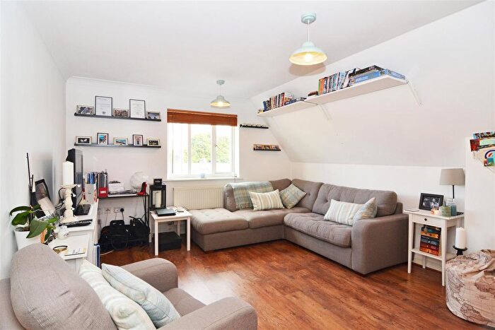 1 Bedroom Flat To Rent In Second Cross Road, Twickenham, TW2