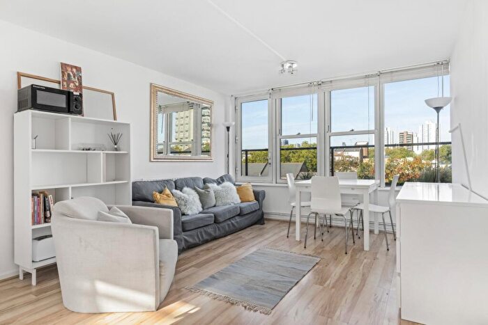 3 Bedroom Apartment To Rent In Penryn House, Kennington Park Road, SE11