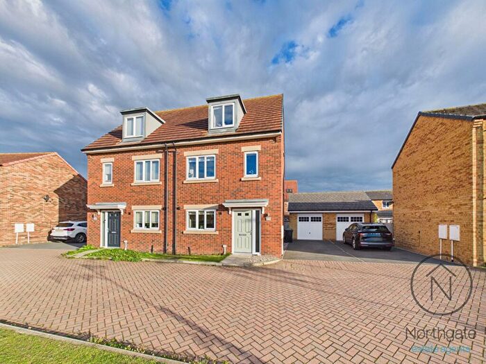 3 Bedroom Semi Detached House For Sale In The Glade, Newton Aycliffe, DL5