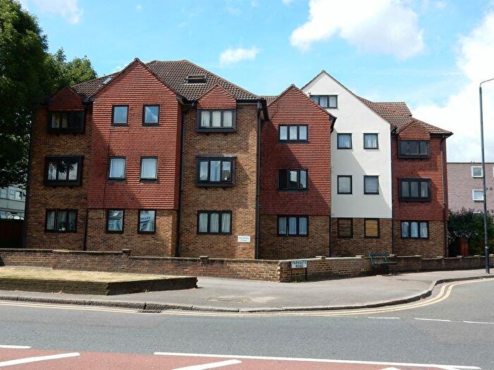 Flat To Rent In Manor Road, Wallington, SM6