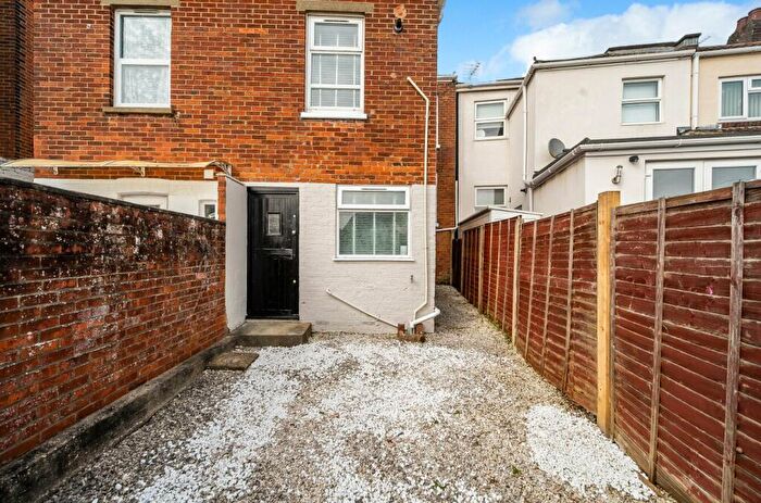1 Bedroom Flat To Rent In Richmond Road, Southampton, Hampshire, SO15