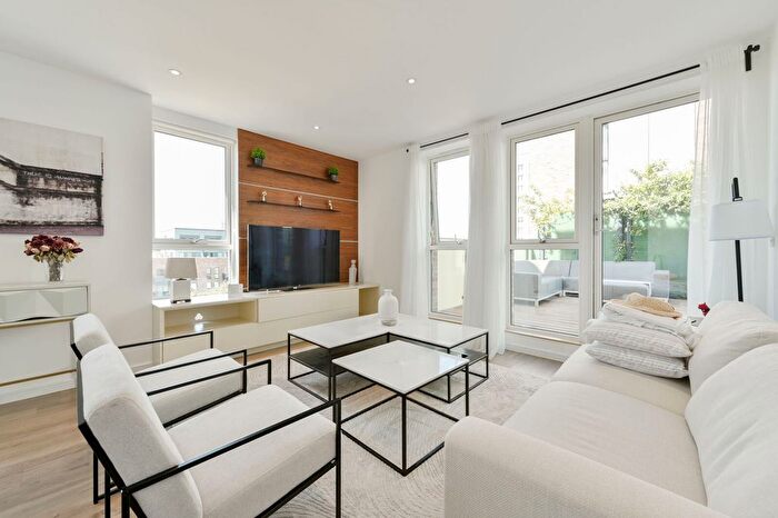 3 Bedroom Flat To Rent In Acton Gardens, South Acton, London, W3