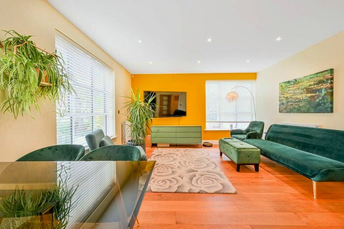 1 Bedroom Flat To Rent In Horticultural Place, Chiswick, London, W4