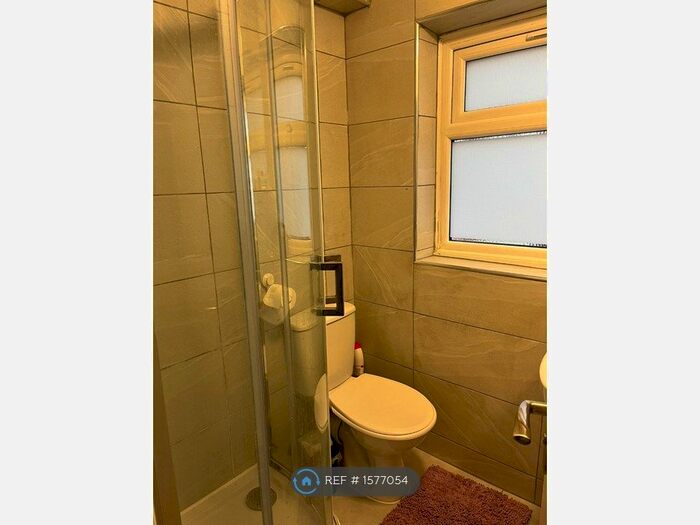 2 Bedroom Flat To Rent In Brownlow Road, London, N3