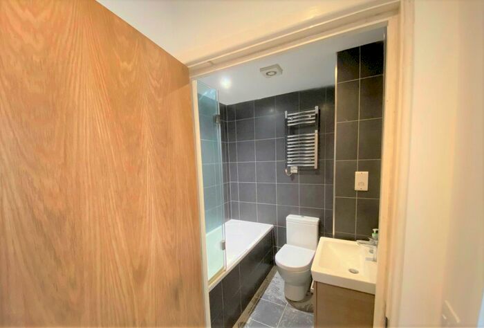 1 Bedroom Flat To Rent In Mitcham Road, Tooting, SW17