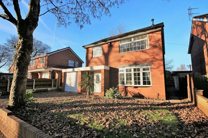 3 Bedroom Detached House To Rent In Billinge Road, Wigan, WN3