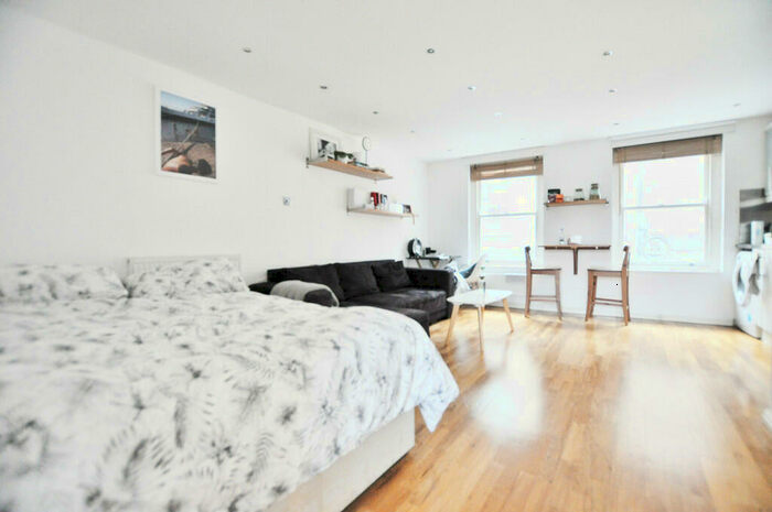 Studio To Rent In Camden Passage, London, N1