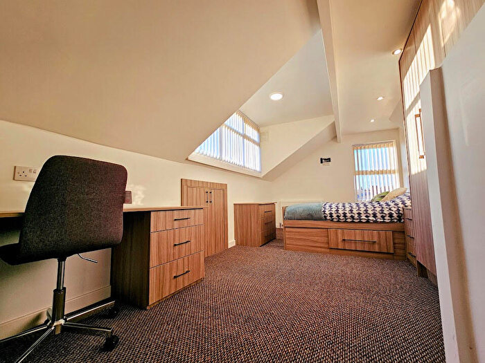 3 Bedroom Terraced House To Rent In Beechwood Row, Leeds, West Yorkshire, LS4