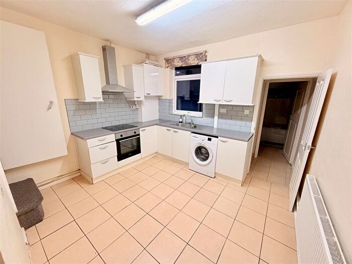 3 Bedroom Terraced House To Rent In Birrell Road, Forest Fields, Nottingham, NG7