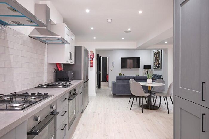 6 Bedroom House Of Multiple Occupation To Rent In Fleet Street, Swansea, Wales, SA1