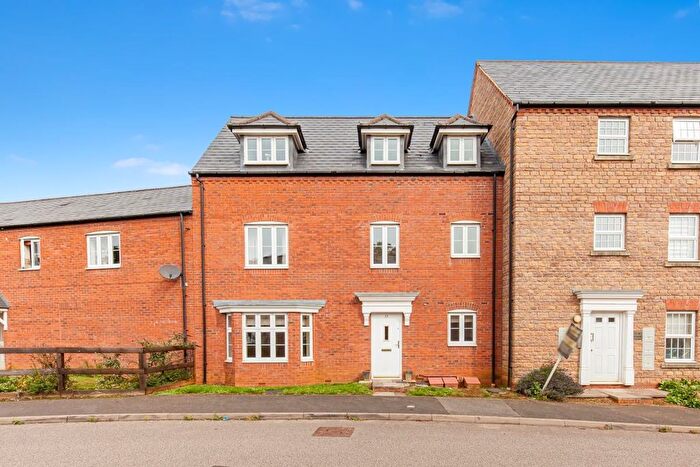 2 Bedroom Flat For Sale In Winter Gardens Way, Banbury, OX16
