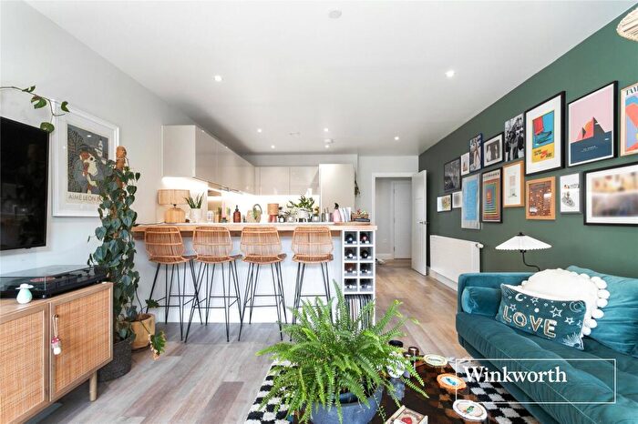 2 Bedroom Apartment For Sale In Montmorency Gardens, London, N11