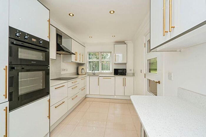 4 Bedroom Terraced House For Sale In Loxley Close, Byfleet, West Byfleet, Surrey, KT14