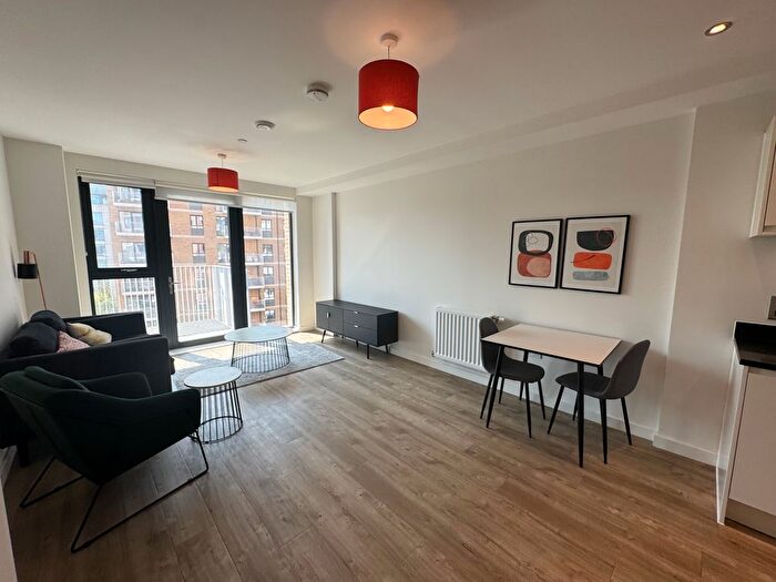 1 Bedroom Flat To Rent In Viscount House, Lakeside Drive Regency Heights, Park Royal, London, NW10