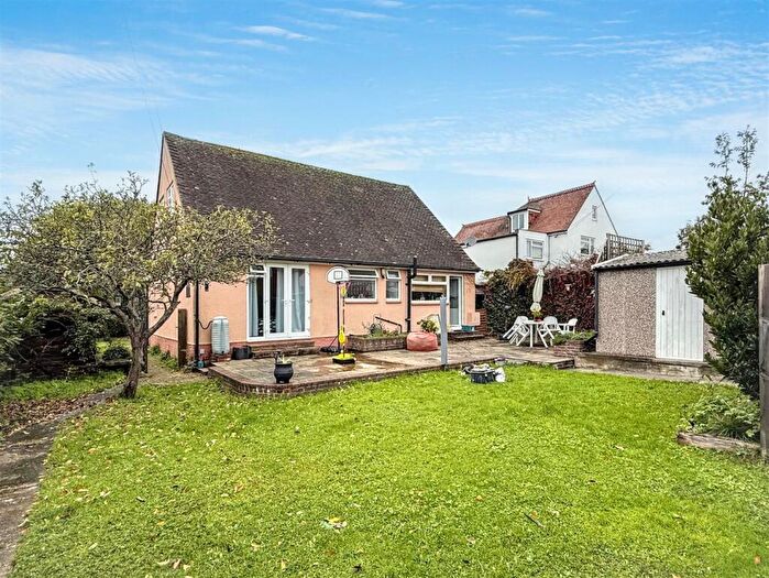 4 Bedroom Detached House For Sale In Elm Grove, Eastbourne, BN22