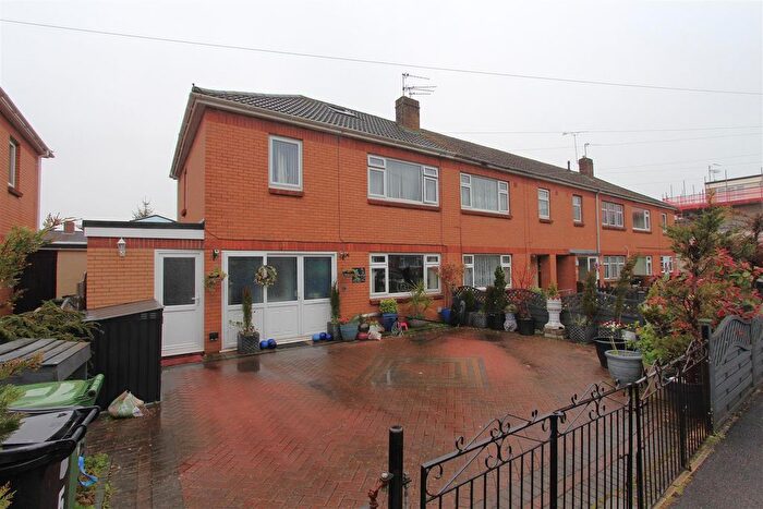3 Bedroom End Of Terrace House For Sale In Mendip Close, Keynsham, Bristol, BS31