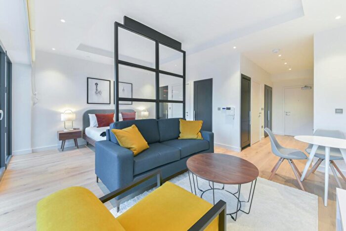 Apartment To Rent In Modena House, London City Island, London, E14