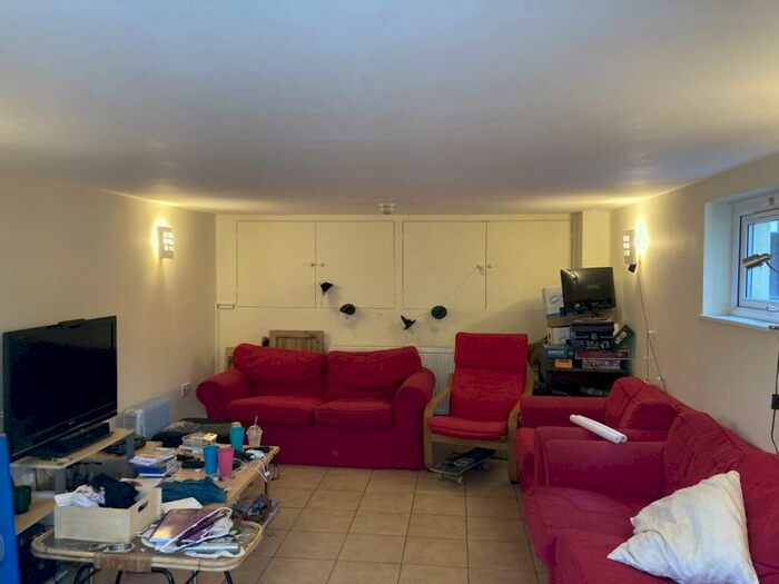 6 Bedroom House To Rent In Deiniol Road, Bangor, Gwynedd, LL57