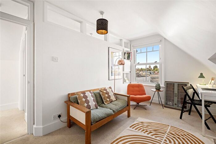 1 Bedroom Flat For Sale In Balham High Road, SW17